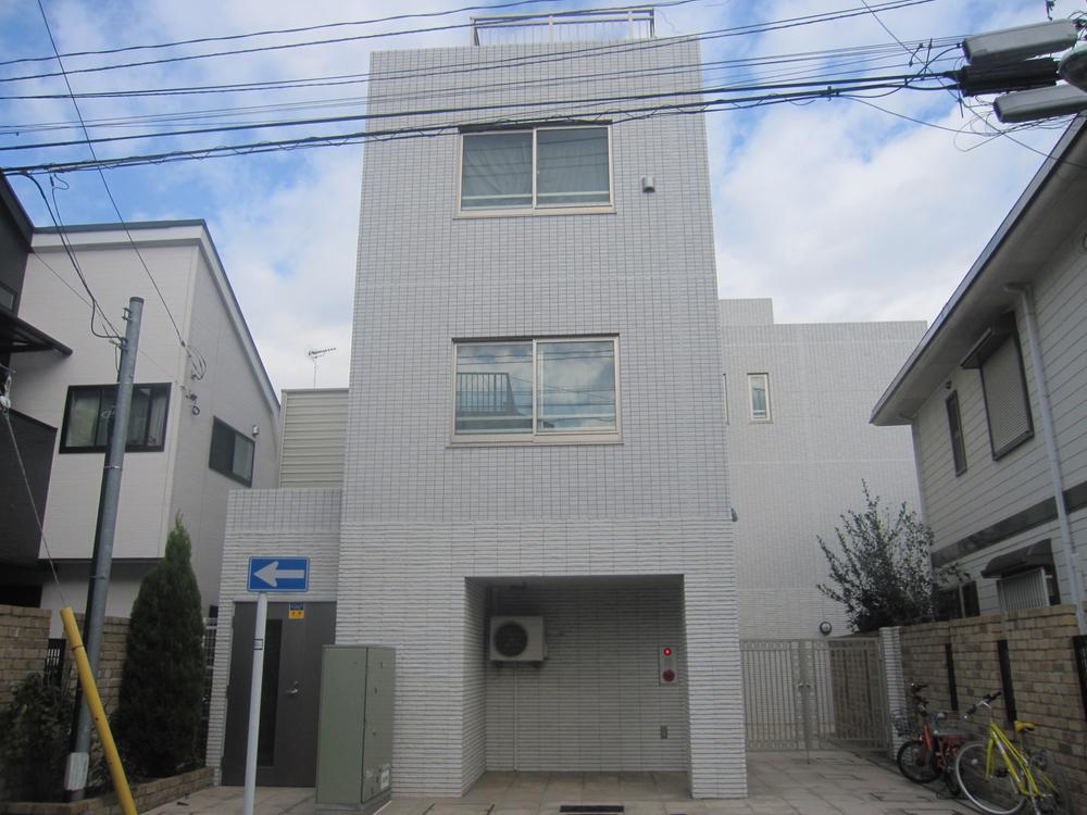 Local appearance photo. Local (11 May 2013) Shooting