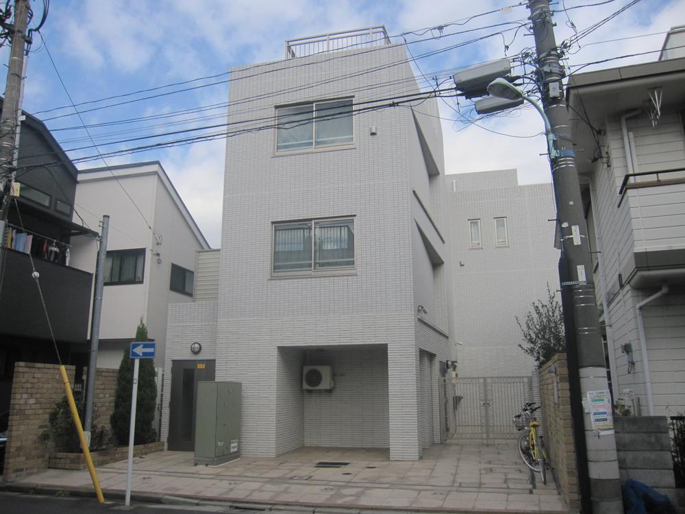 Local appearance photo. Local (11 May 2013) Shooting