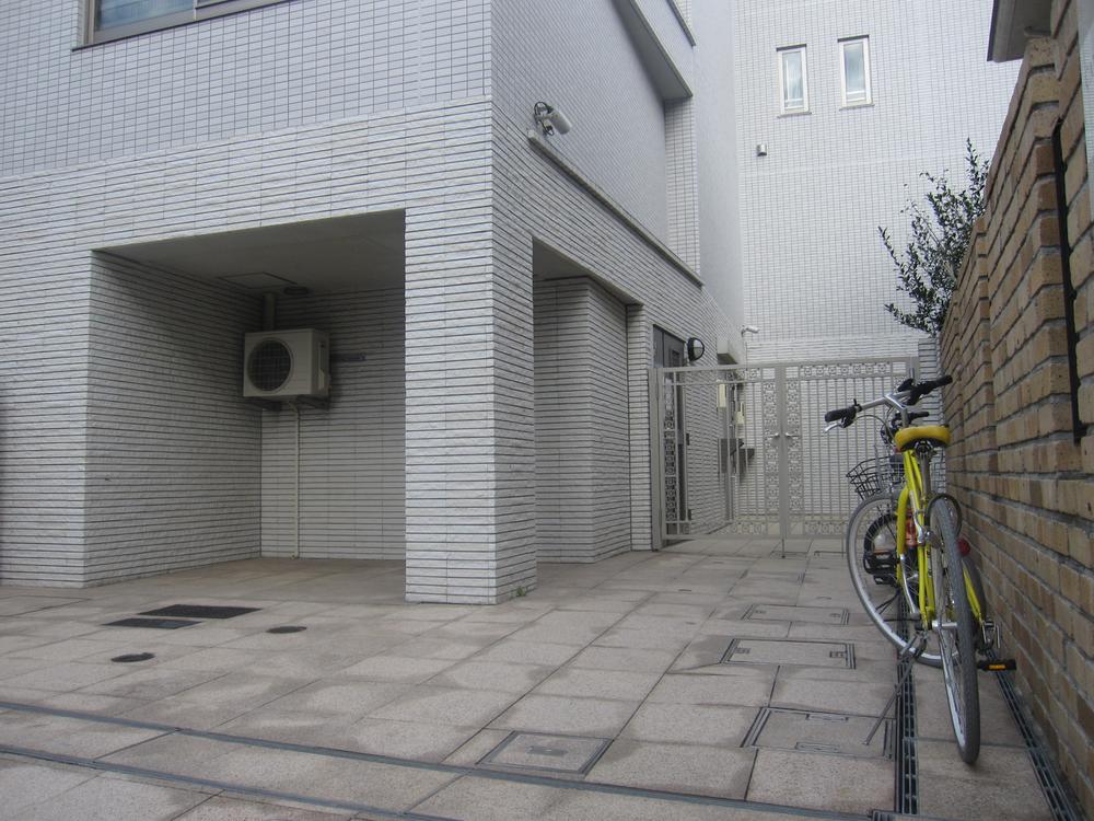 Local appearance photo. Local (11 May 2013) Shooting