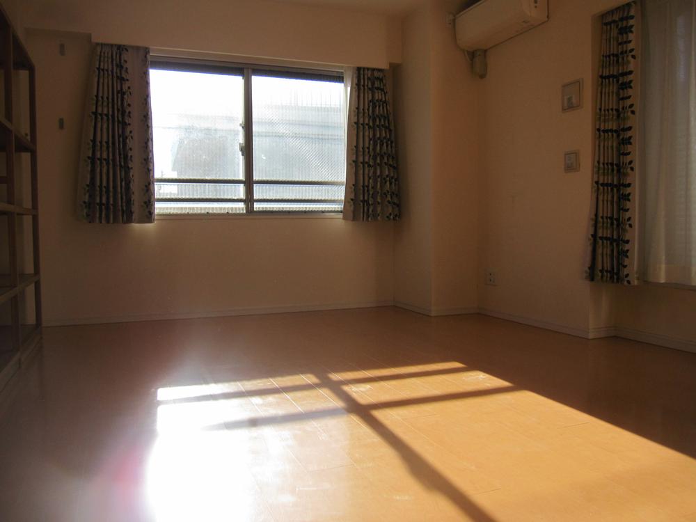 Living. Indoor (12 May 2013) Shooting