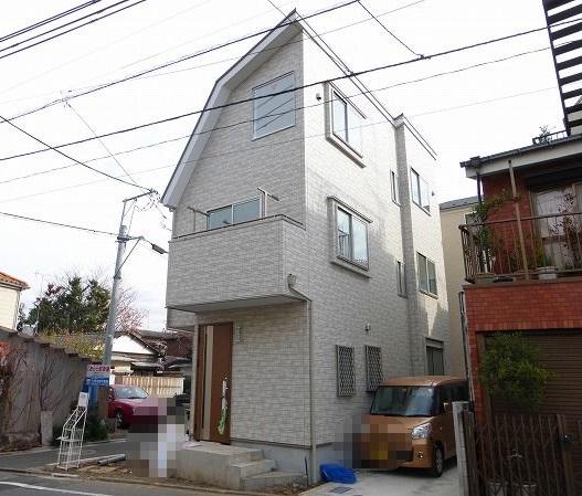 Local appearance photo. Local (12 May 2013) Shooting