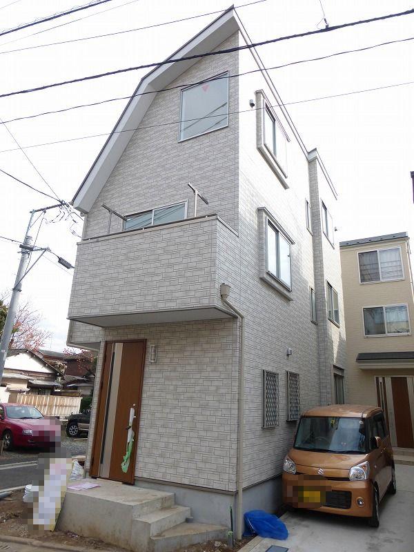 Local appearance photo. Local (12 May 2013) Shooting