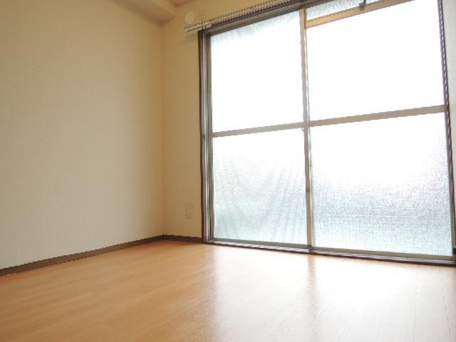 Living and room. Western-style 3.5 Pledge