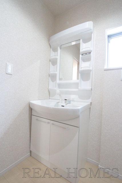 Wash basin, toilet. Indoor (12 May 2013) Shooting B Building