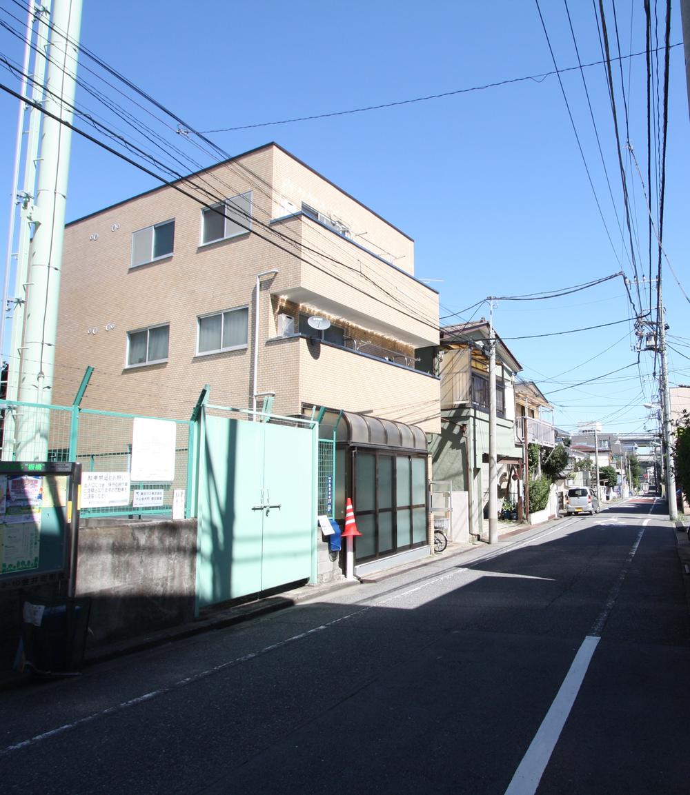 Local photos, including front road. Local (09 May 2013) Shooting