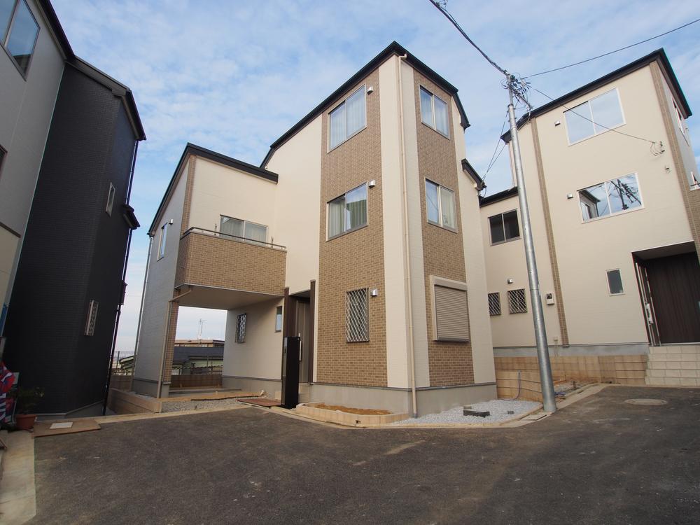 Local appearance photo. Local (12 May 2013) Shooting