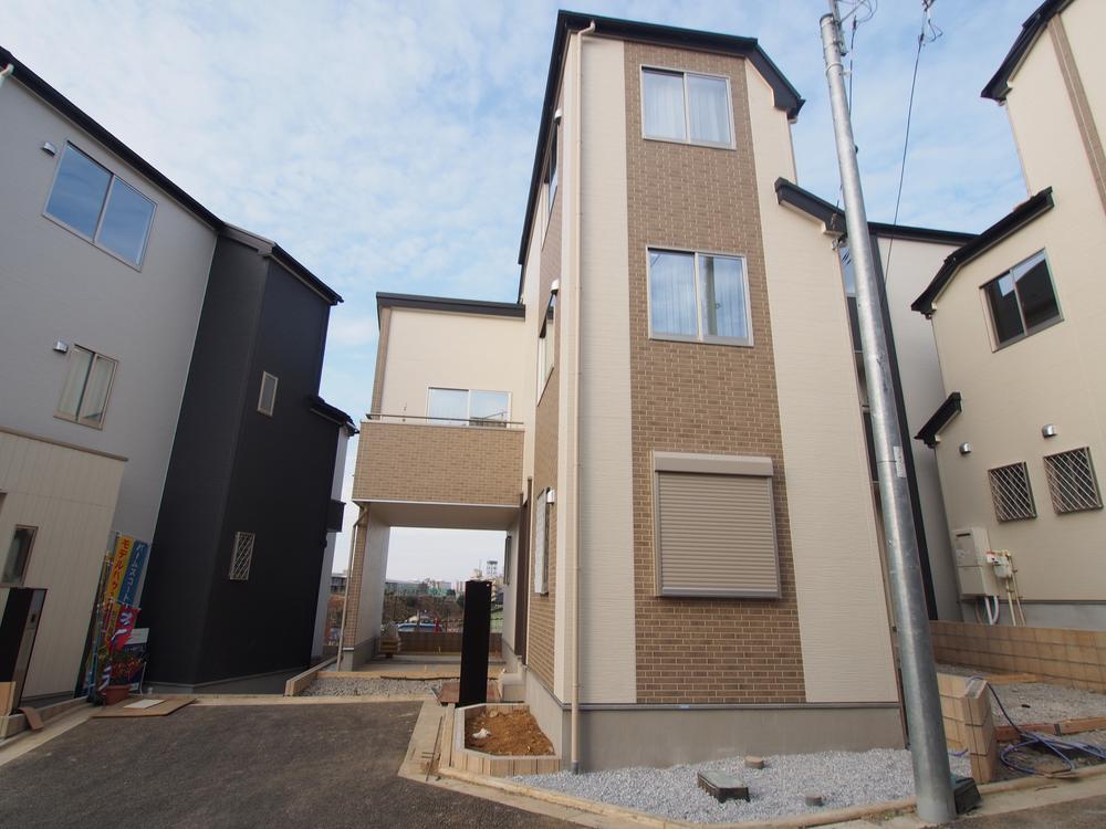 Local appearance photo. Local (12 May 2013) Shooting