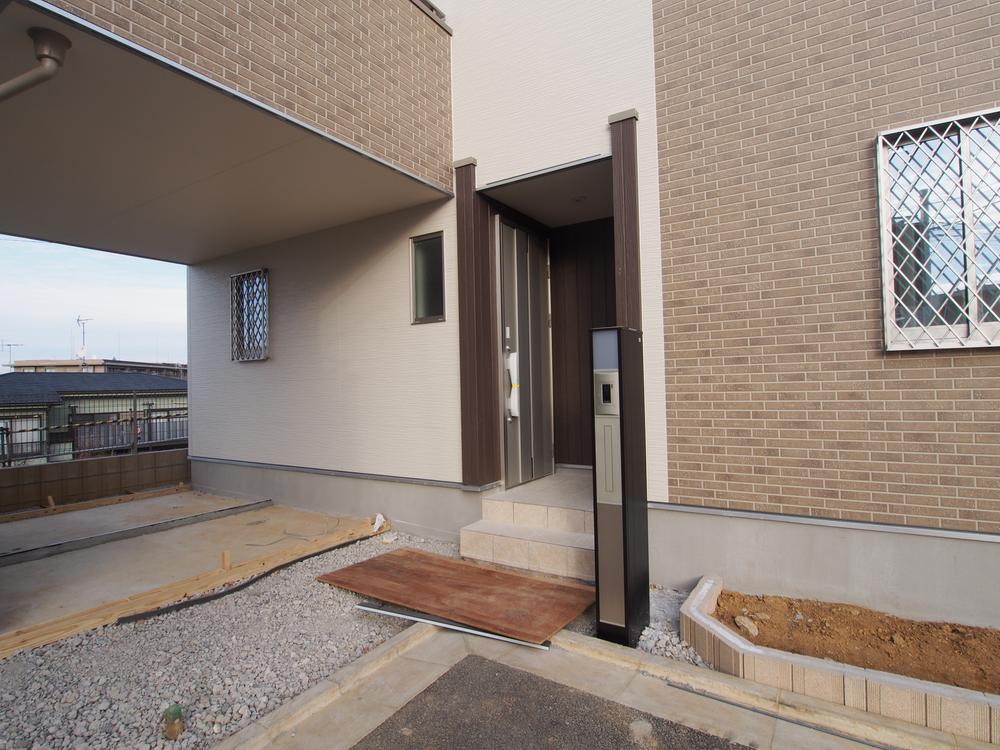 Entrance. Local (12 May 2013) Shooting