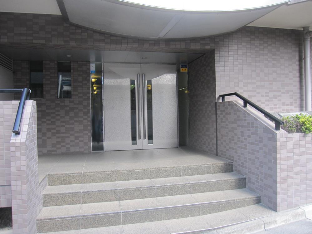 Entrance. Common areas