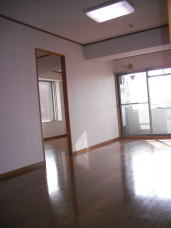 Living and room. 12 Pledge of south-facing LDK