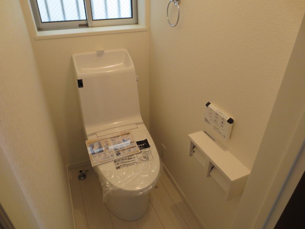 Toilet. Local (September 2013) Shooting