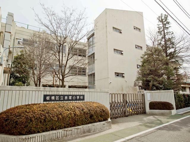 Primary school. Akatsuka to elementary school 410m