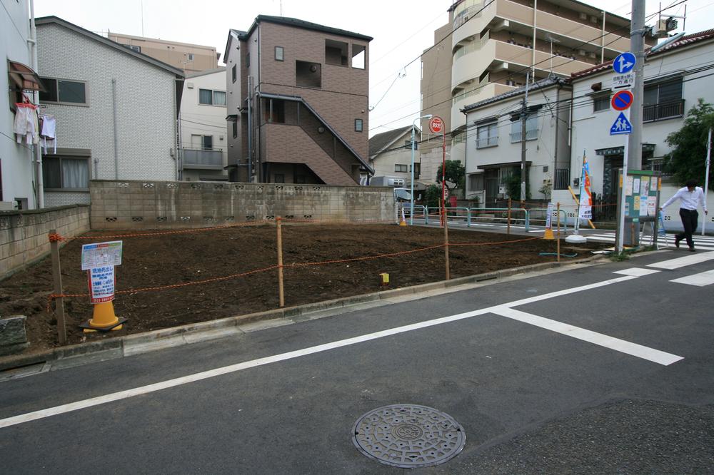 Local photos, including front road. Local Photos