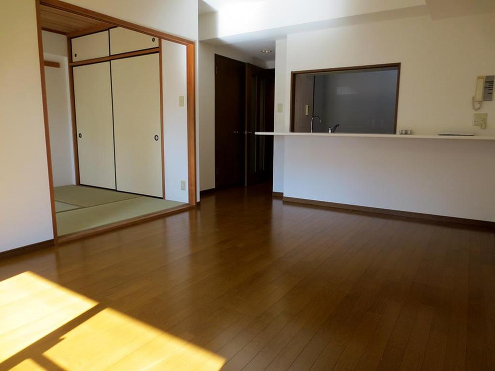 Living. Living-dining (12 May 2013) Shooting