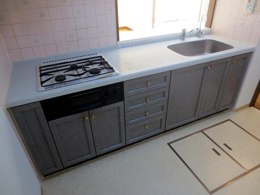 Kitchen. Underfloor storage with kitchen (12 May 2013) Shooting