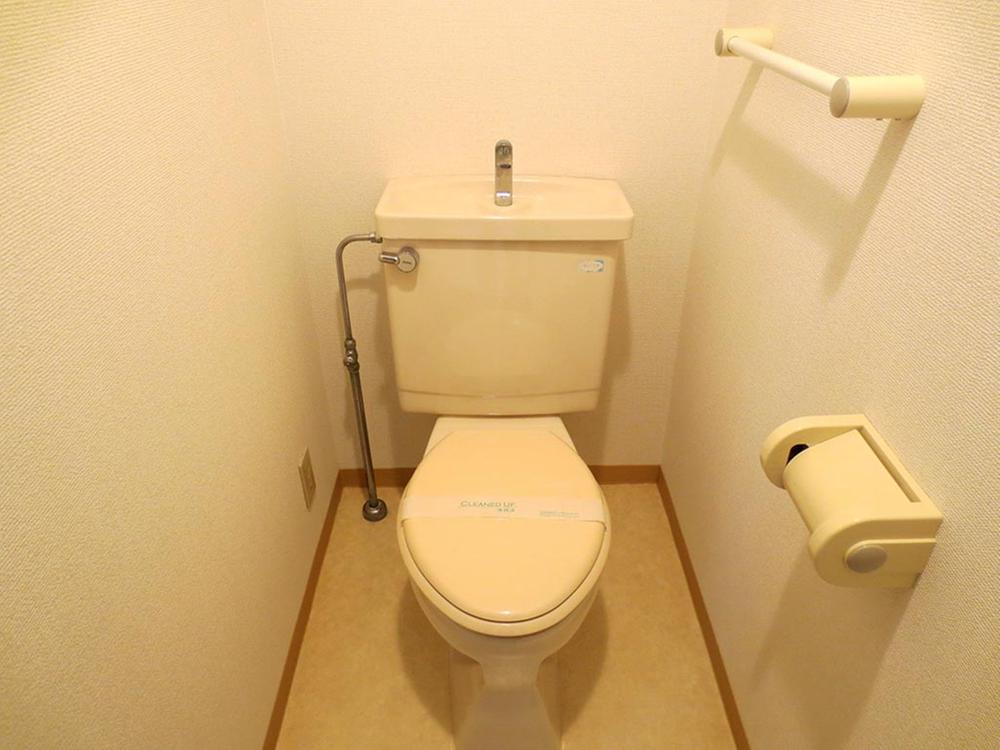 Toilet. Toilet (December 2013) Shooting