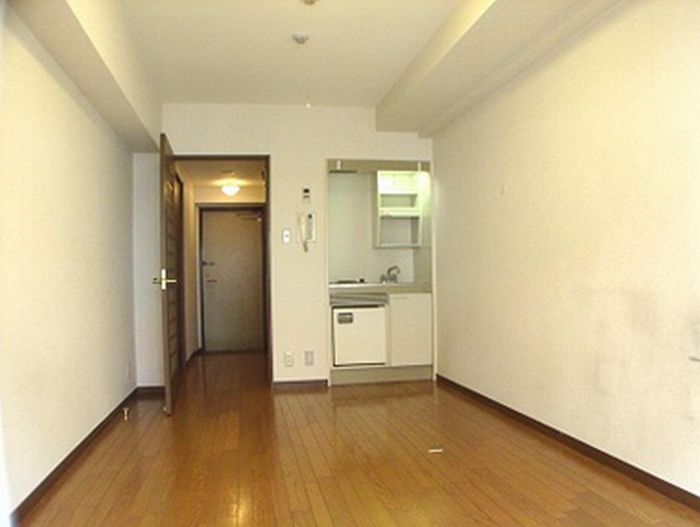 Living and room. 6.2 Pledge of is DK. There is Higashimado.