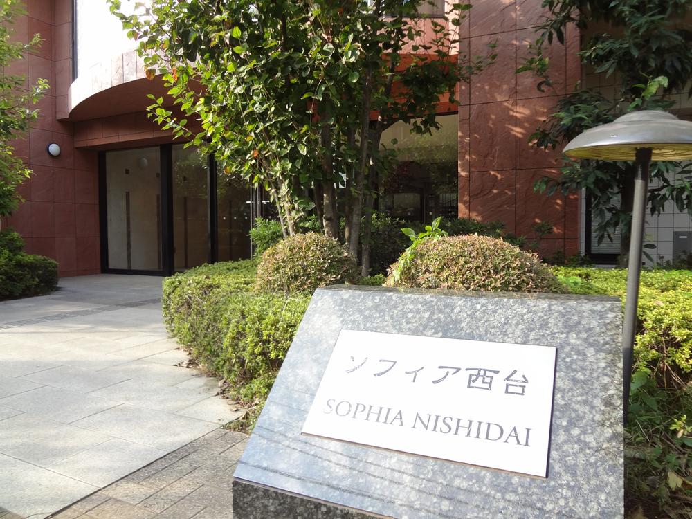 Entrance. Common areas