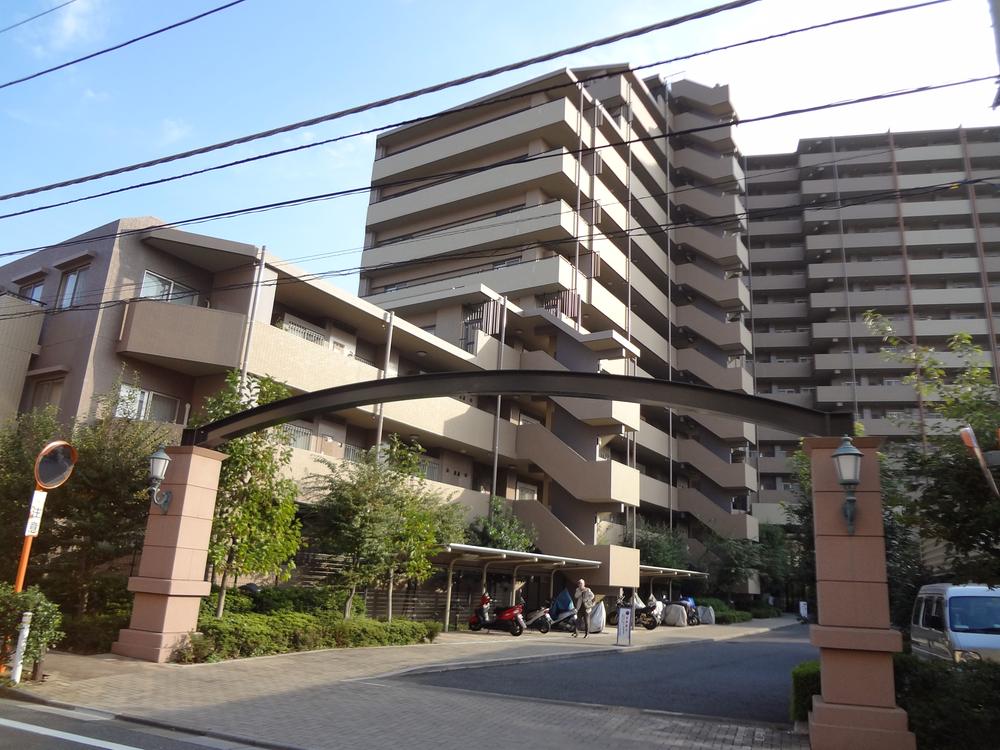 Entrance. Common areas north