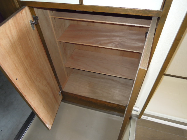 Entrance. With shoe box