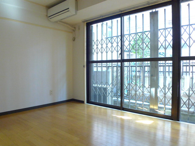 Living and room. There is a sense of liberation because it became a three window