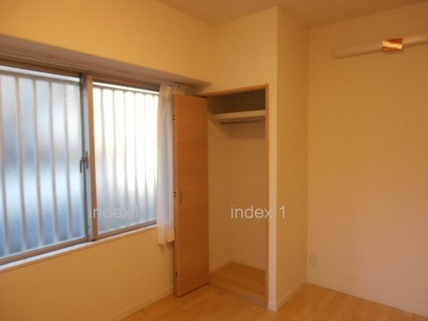 Non-living room. Entrance next to the 5.3 quires Western-style