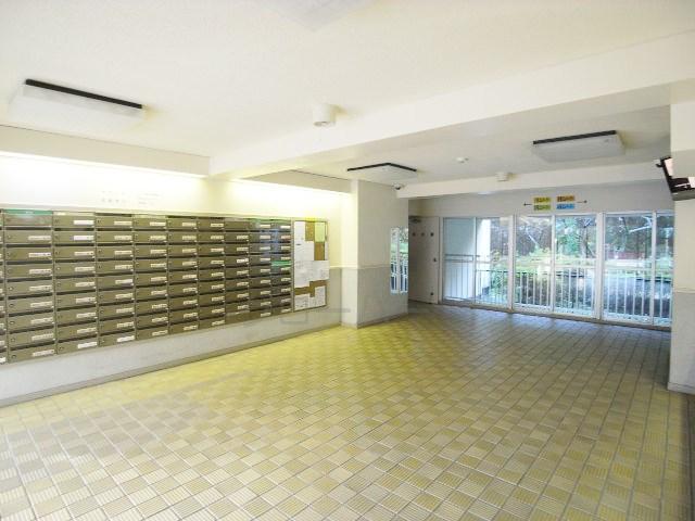 Other common areas. Entrance hall