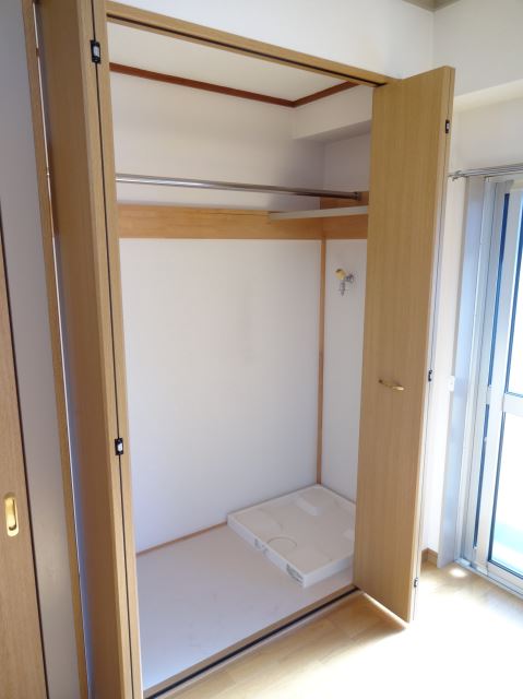 Receipt. Convenient closet type