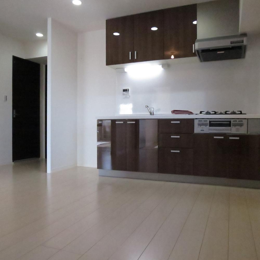 Living. Living photo of taken from the corner. Once your dining table, It is reminiscent of the room, such as the model room.