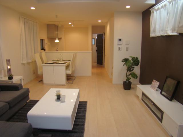 Same specifications photos (living). Same specifications