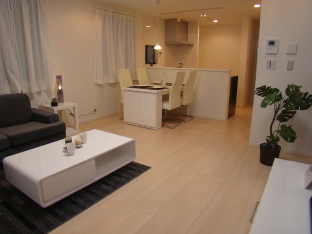 Same specifications photos (living). Same specifications