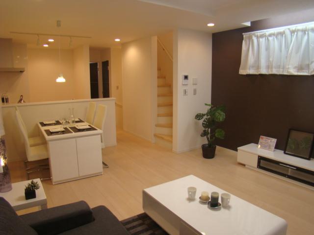 Same specifications photos (living). Same specifications