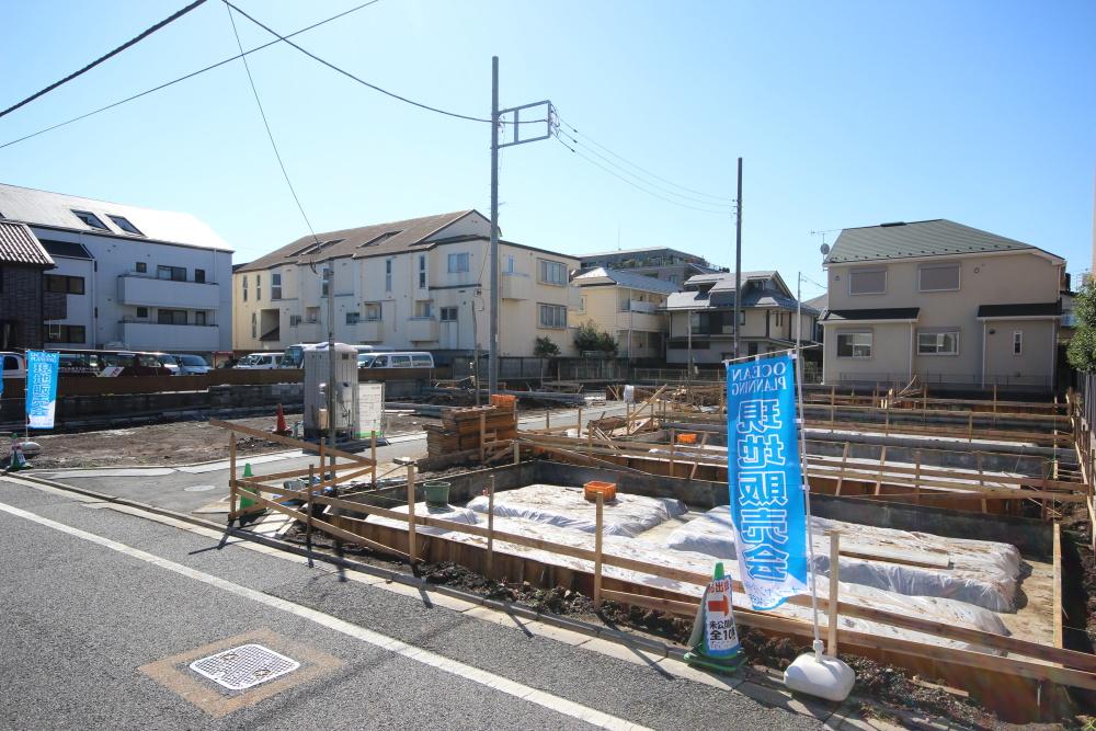 Local photos, including front road. Local (10 May 2013) Shooting