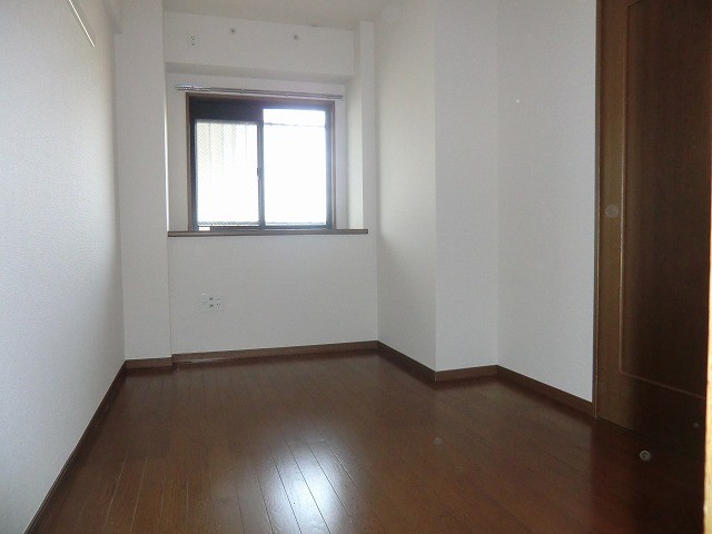 Living and room. 4.5 Pledge Also there housed in two rooms both