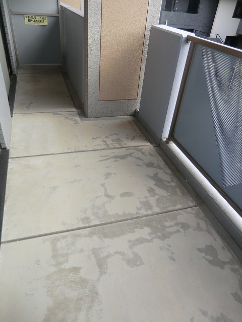 Balcony. Easy-to-use balcony there is a depth