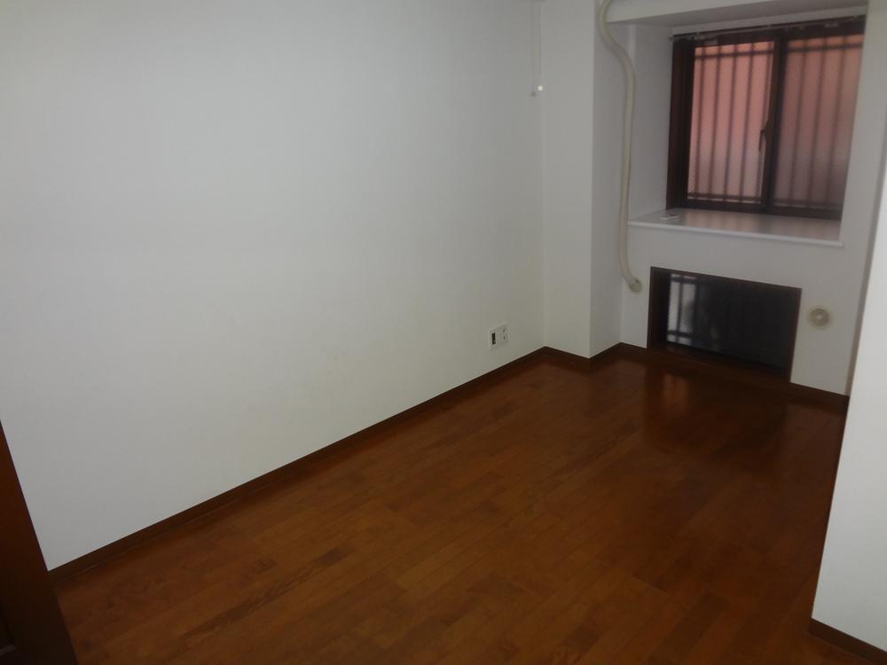 Non-living room. Indoor (12 May 2013) Shooting