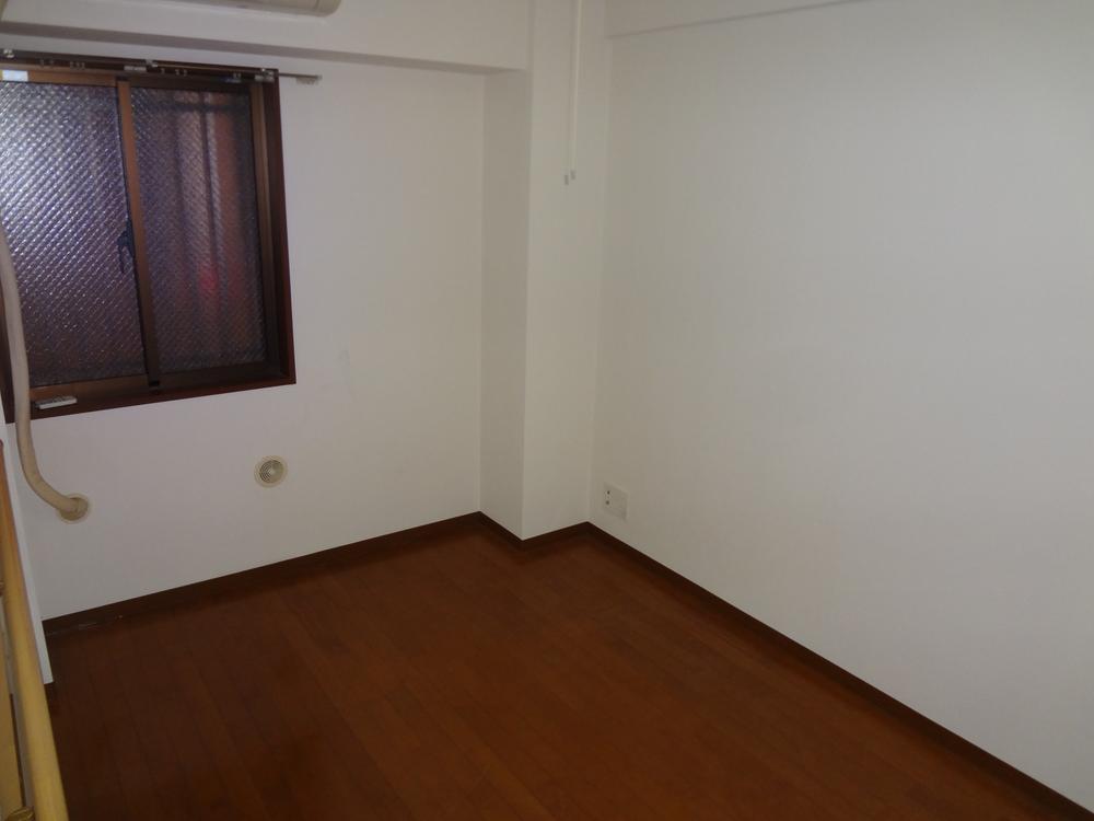 Non-living room. Indoor (12 May 2013) Shooting