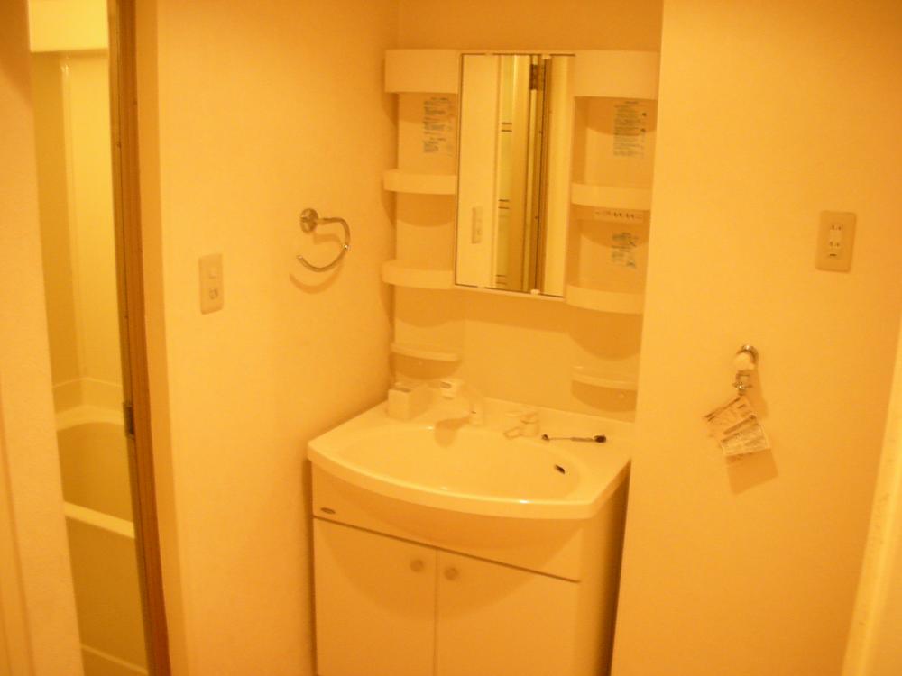 Wash basin, toilet. Indoor (11 May 2013) Shooting