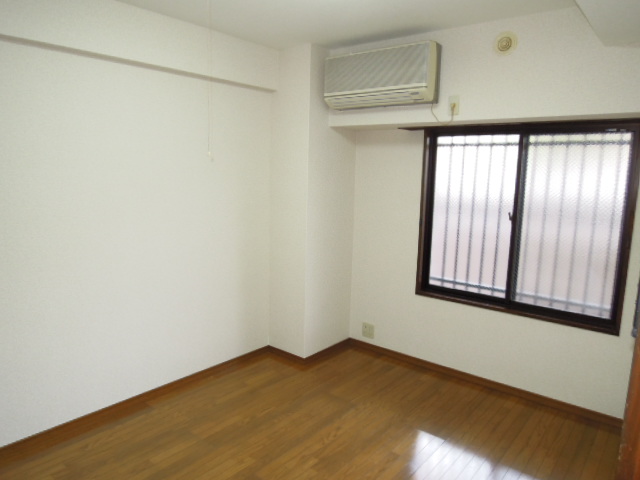 Other Equipment. Western style room