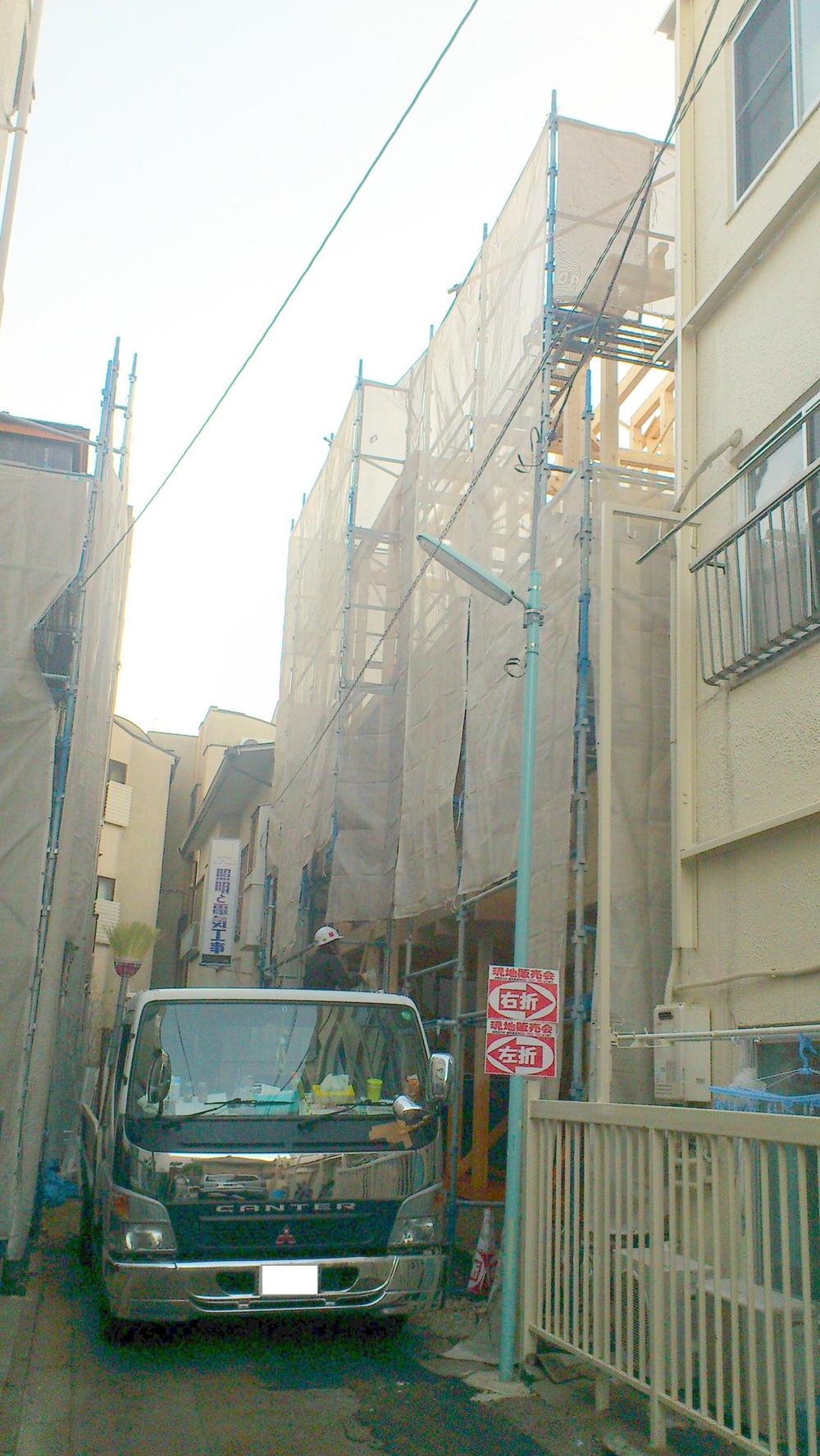 Local photos, including front road. Local (12 May 2013) Shooting Building 2