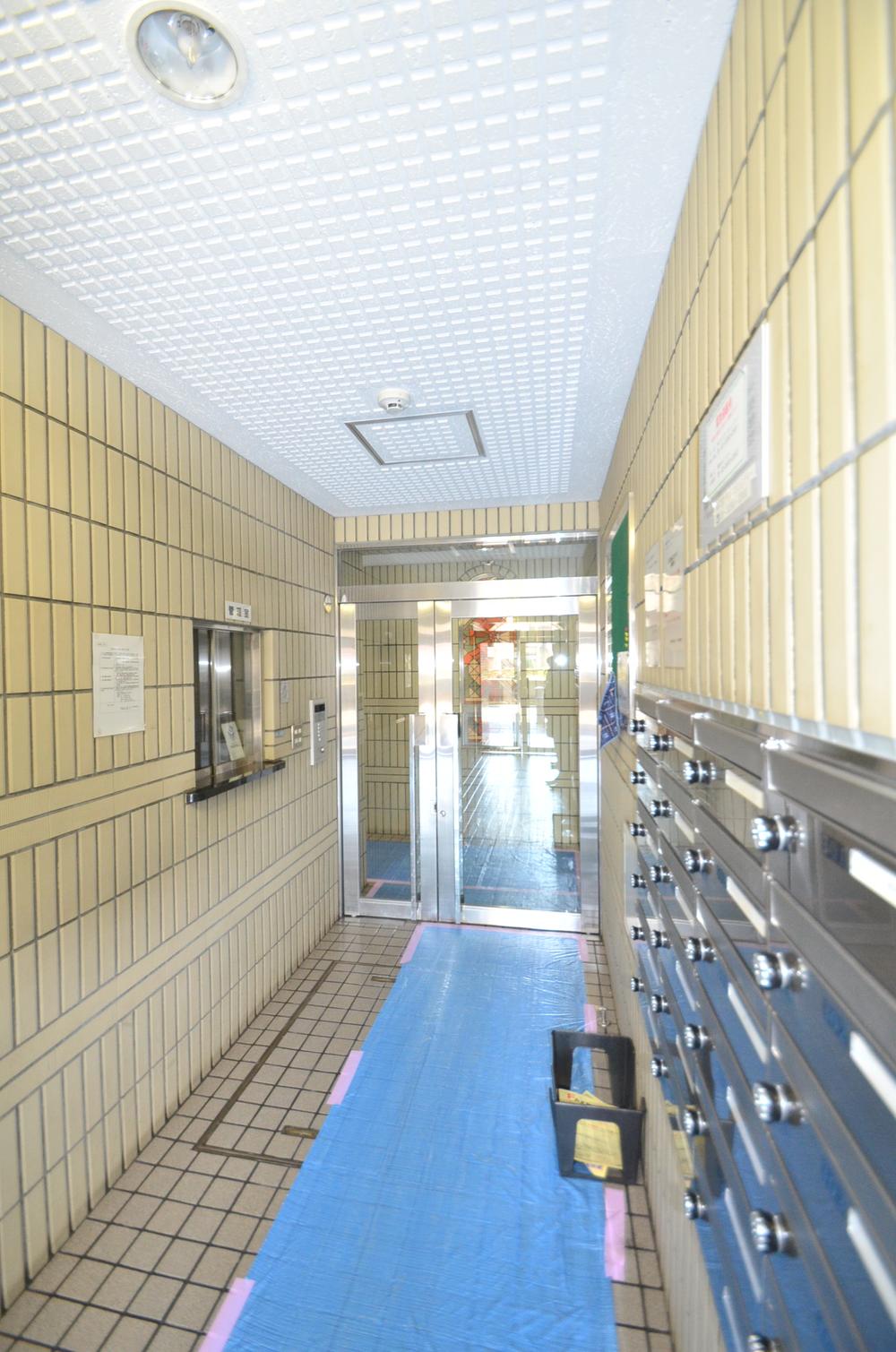 Entrance. Common areas