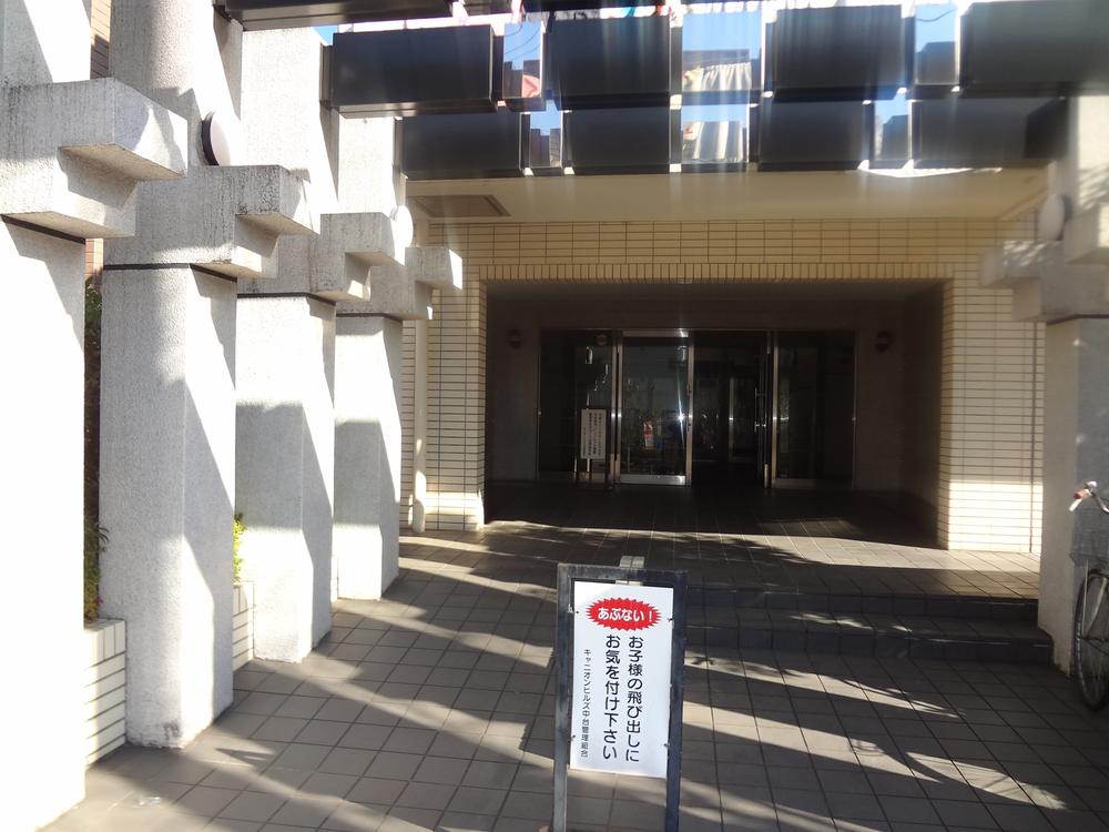 Entrance. Common areas