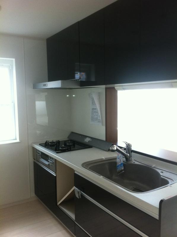 Same specifications photo (kitchen). Same specifications photo (kitchen) faucet is touch-less faucet, Door pocket easily removed with a patter-kun. Sink noise design, Care is easy for embossing.