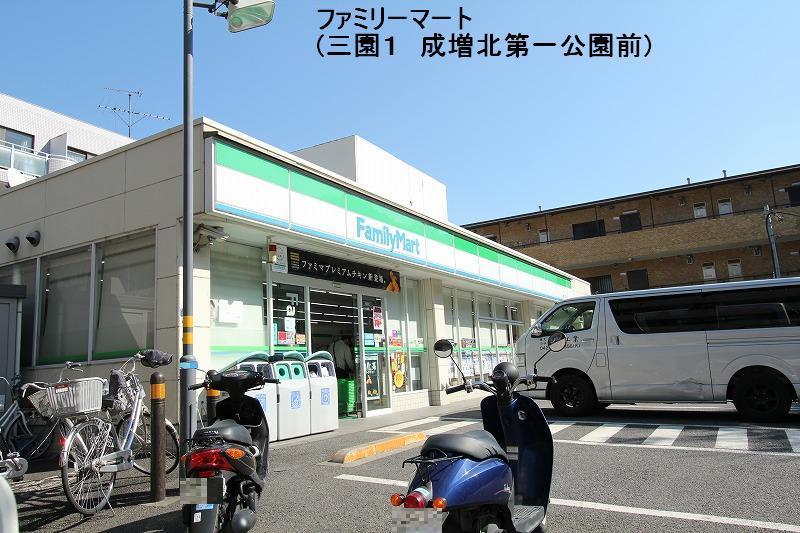 Convenience store. 670m to FamilyMart three kindergartens shop