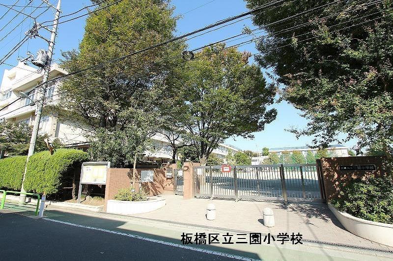 Primary school. 630m until Itabashi San'en Elementary School