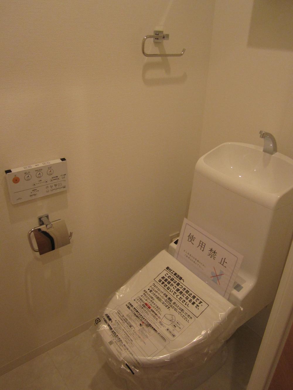 Toilet. Indoor (September 2013) Shooting