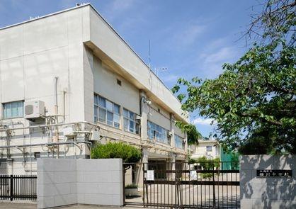 Junior high school. 668m until Itabashi Sakura Junior High School