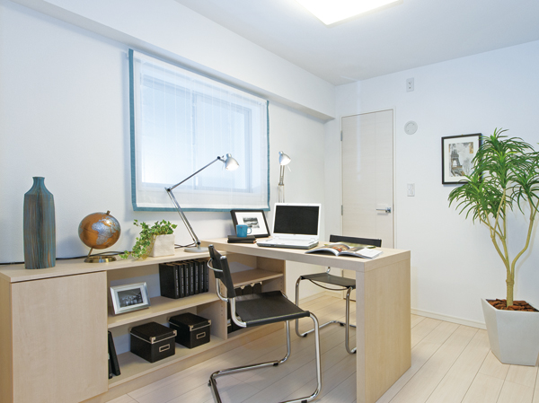 Living.  [Western style room] living ・ Adopt a movable partition between the Western-style room adjacent to the dining.