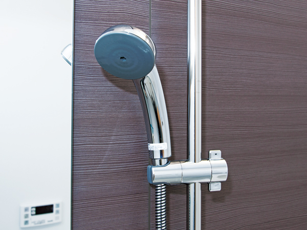 Bathing-wash room.  [Slide bar] The height of the shower ・ Angle has installed an adjustable slide bar.