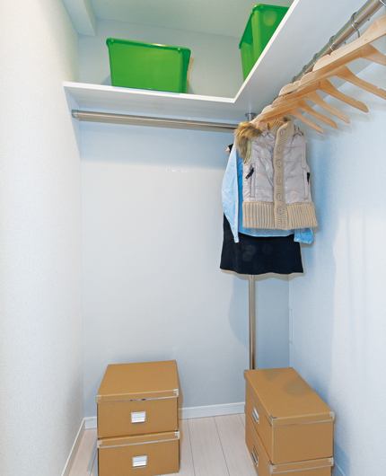 Receipt.  [Walk-in cloakroom] Also Katazuki neat season supplies and a big thing not only clothing and accessories.